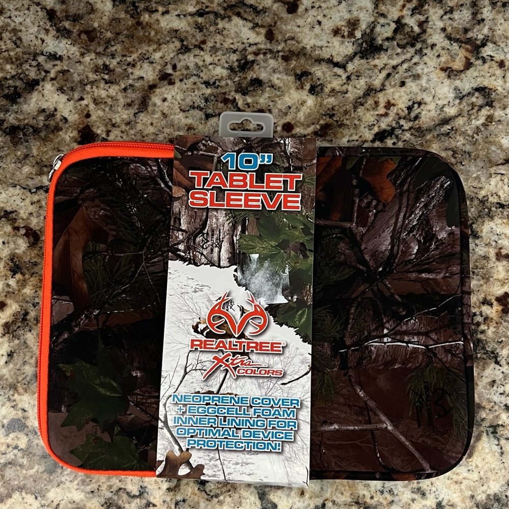 Realtree tablet sleeve nwt